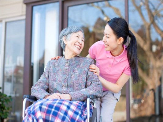 Giúp Việc Chăm Sóc Người Già